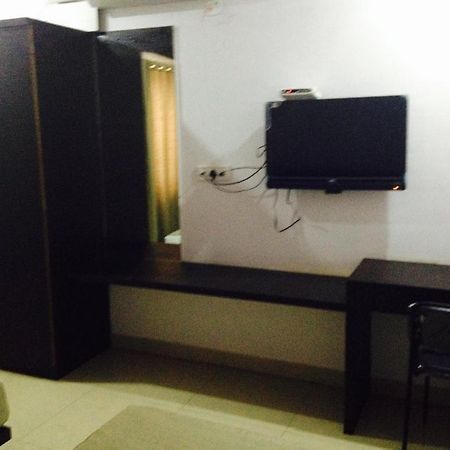 Aston Service Apartment Бангалор Екстериор снимка