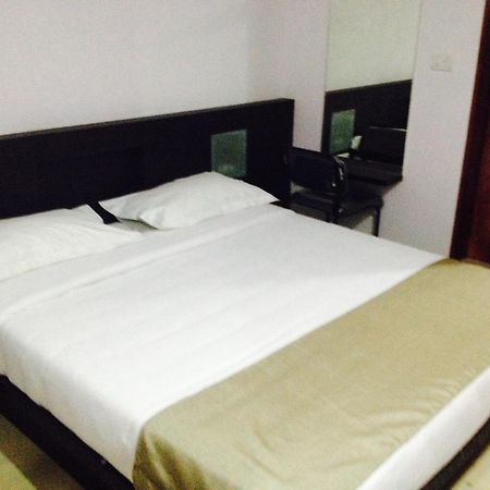 Aston Service Apartment Бангалор Екстериор снимка