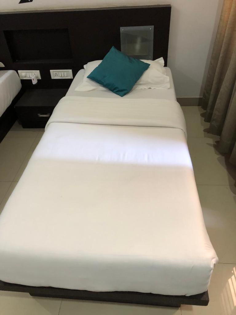 Aston Service Apartment Бангалор Екстериор снимка