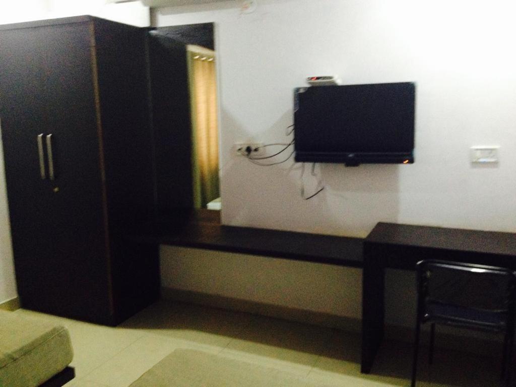 Aston Service Apartment Бангалор Екстериор снимка