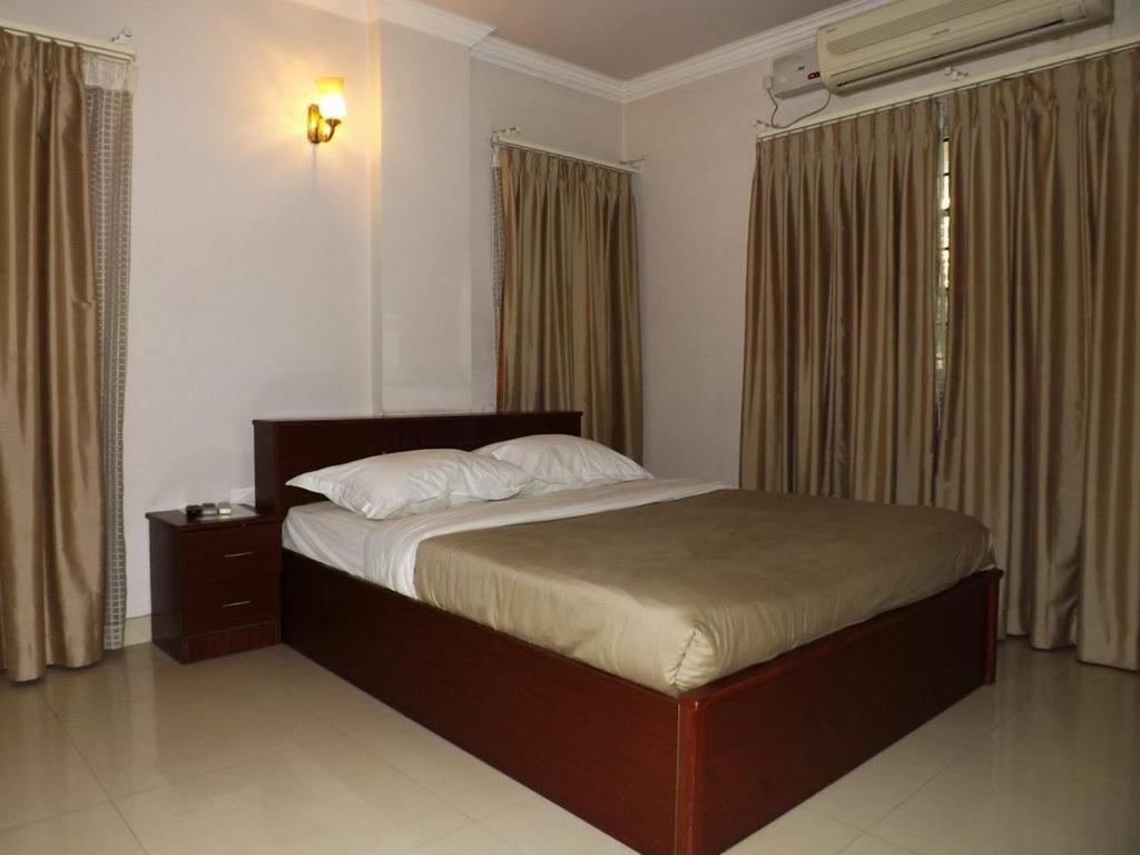 Aston Service Apartment Бангалор Екстериор снимка